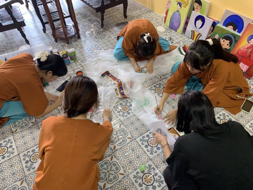 Công đoạn Vẽ tay thủ công
