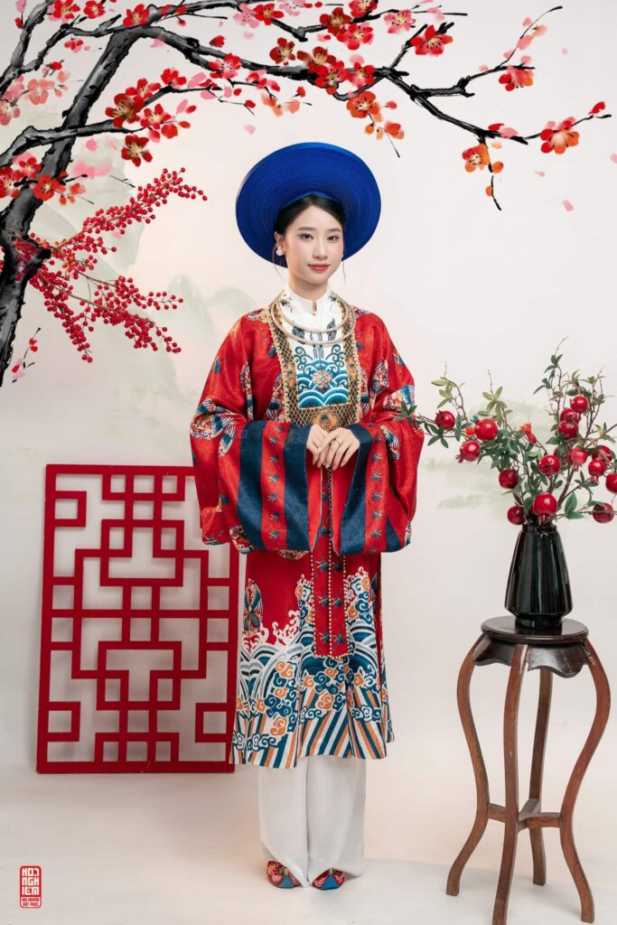 Màu đỏ trong Cổ Phục thể hiện quyền lực, lễ nghi và phú quý