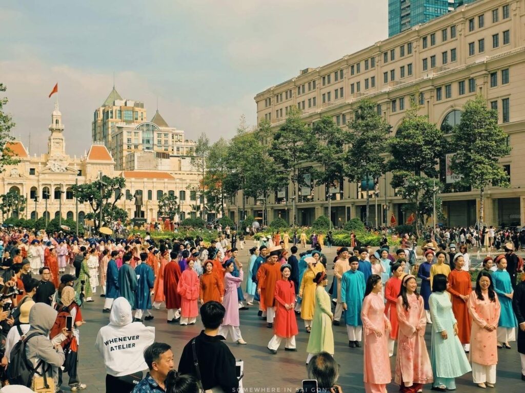 Ngày hội diễu hành mang Việt phục của Bách Hoa Bộ Hành