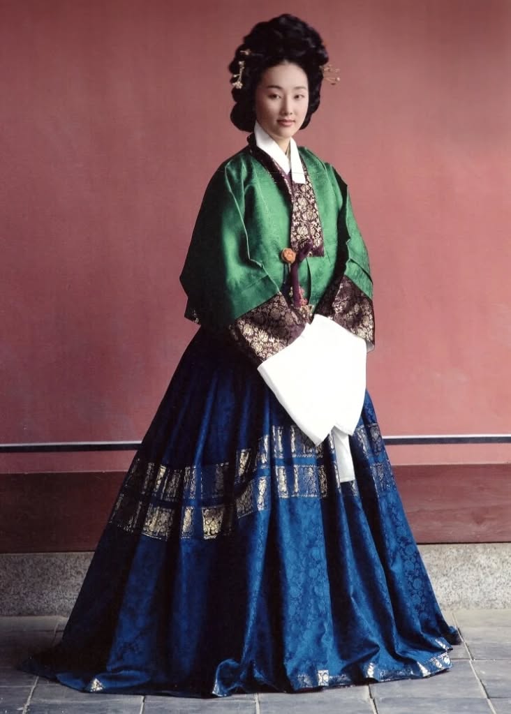 Váy chima cạp cao, phồng lớn