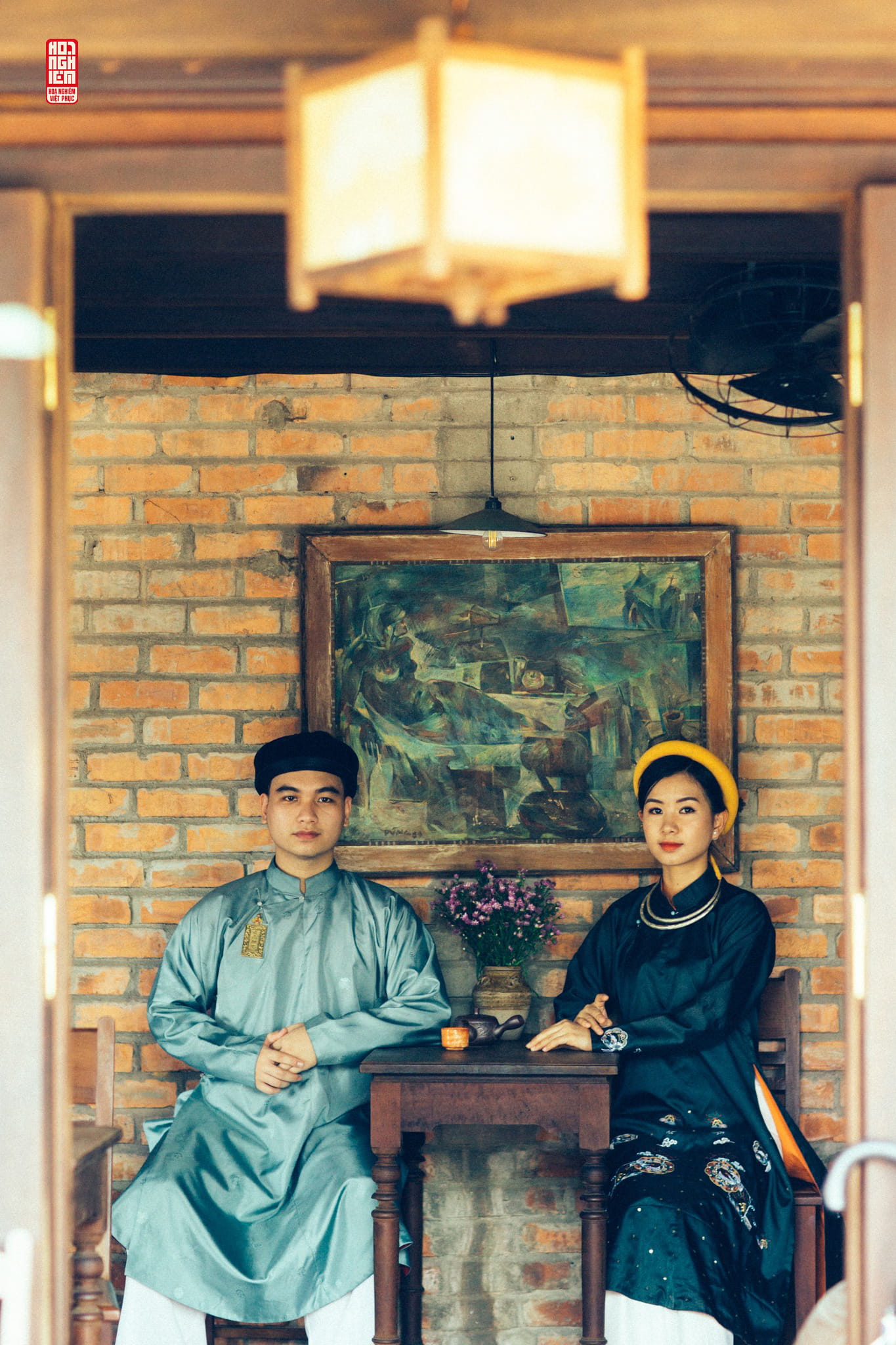 Việt phục cưới Ngũ Thân Tĩnh Duyên – cô dâu chú rể trong áo Ngũ Thân truyền thống, đối ẩm trong không gian cổ kính