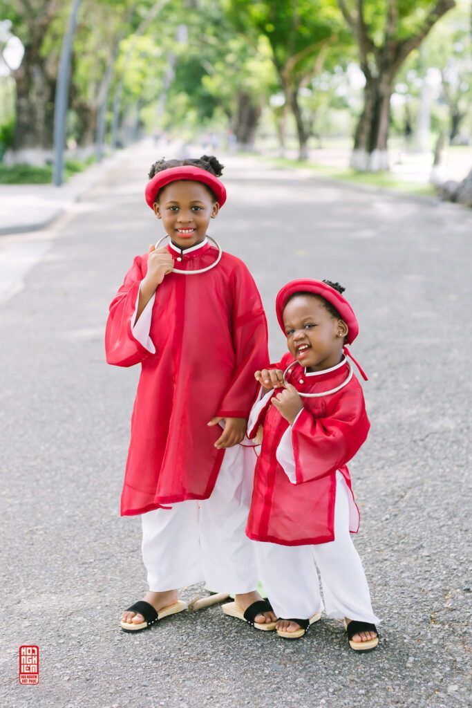 Karen – Kendra dạo chơi Đại Nội vào một ngày nắng đẹp Karen – Kendra dạo chơi Đại Nội vào một ngày nắng đẹp