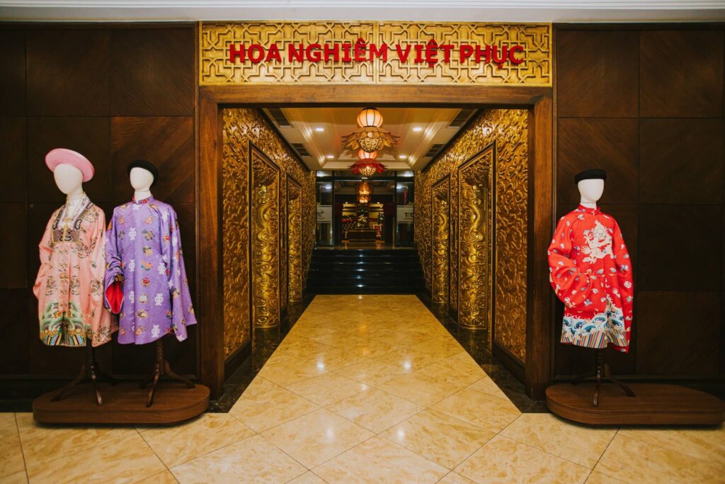 Hoa Nghiêm Việt Phục khai trương chi nhánh tại TTC Imperial Huế Hoa Nghiêm Việt Phục khai trương chi nhánh tại TTC Imperial Huế