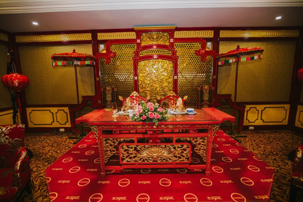 Một góc decor tại chi nhánh Hoa Nghiêm Việt Phục tại TTC Imperial Huế Một góc decor tại chi nhánh Hoa Nghiêm Việt Phục tại TTC Imperial Huế