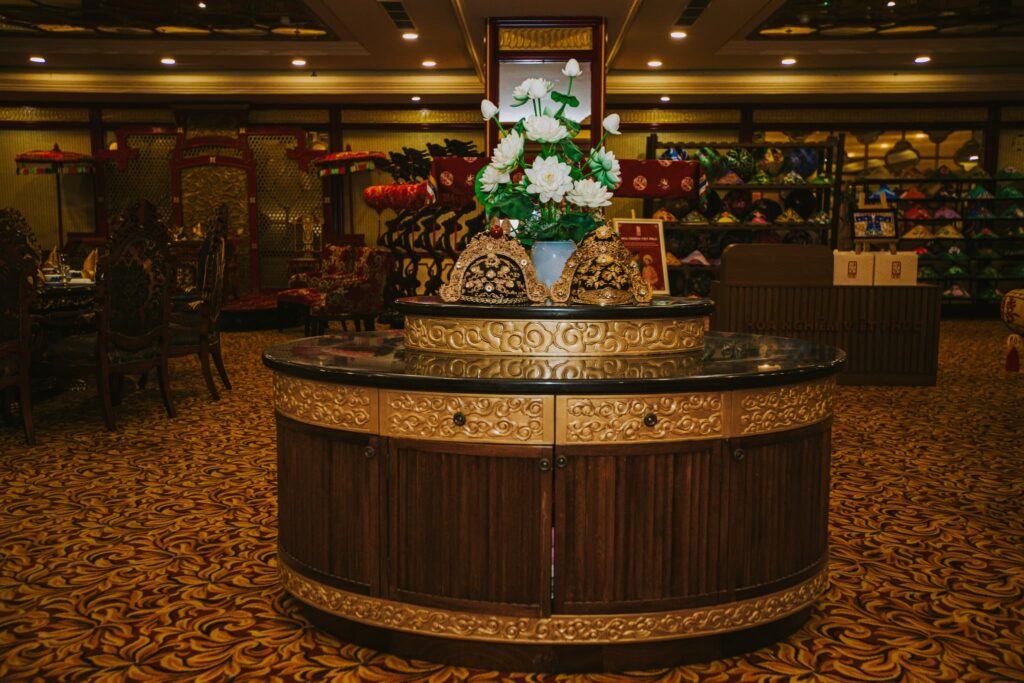 Khu vực trưng bày phụ kiện hoàng gia Khu vực trưng bày phụ kiện hoàng gia