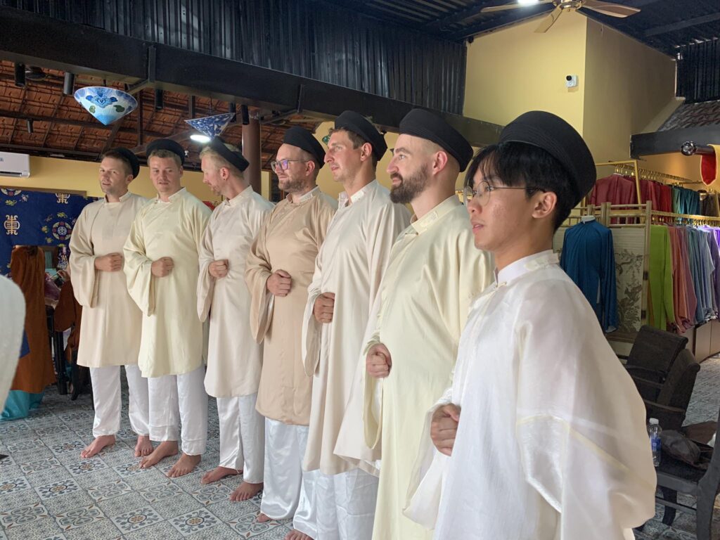 Hành trình lan tỏa Cổ Phục và Áo Dài đến bạn bè quốc tế của Hoa Nghiêm Việt Phục Hành trình lan tỏa Cổ Phục và Áo Dài đến bạn bè quốc tế của Hoa Nghiêm Việt Phục