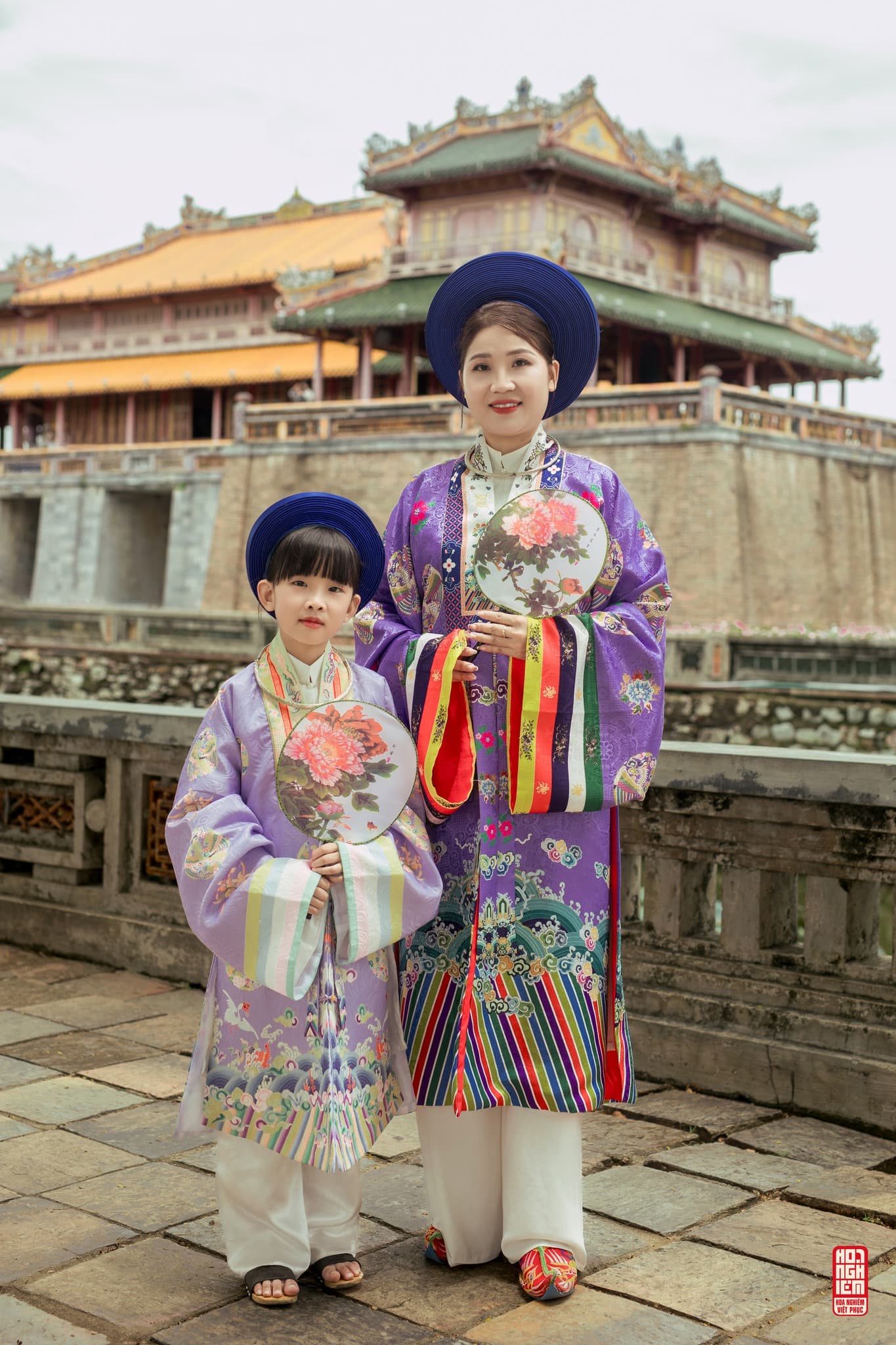Set cổ phục mẹ và con gái Nhật Bình tím phong cách cung đình tại Huế, trang phục truyền thống chụp ảnh gia đình