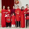 Áo dài đỏ cho đại gia đình đón Tết thêm rực rỡ