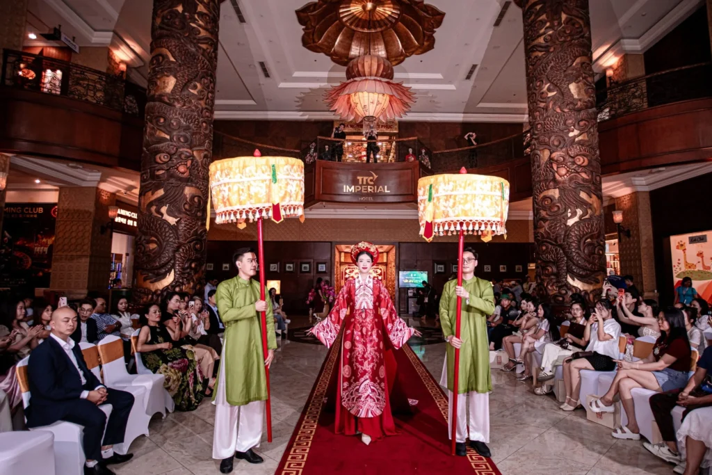 Bộ sưu tập Vân Ảnh Lưu Sắc của Hoa Nghiêm Việt Phục