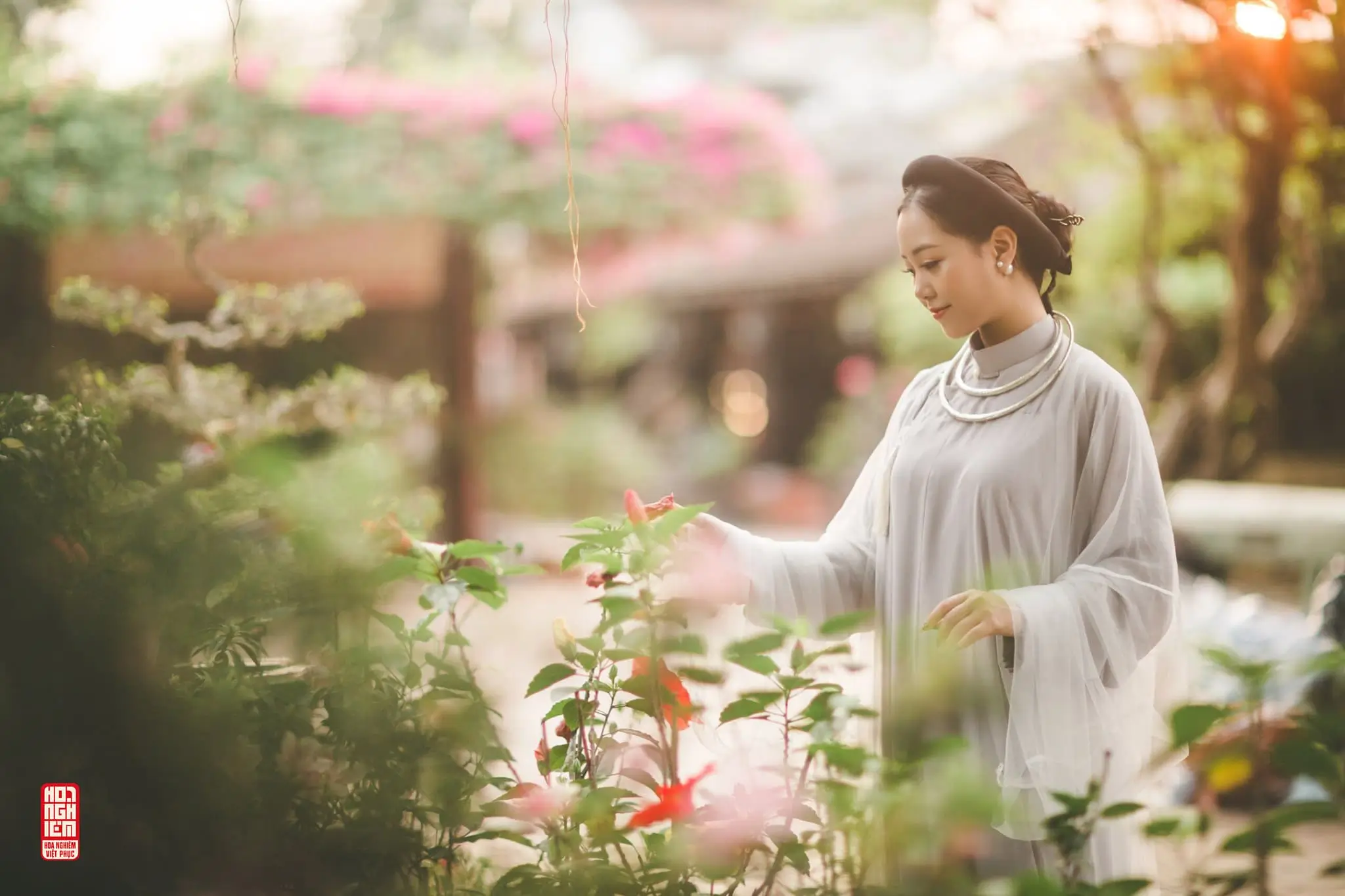 Áo Tấc màu ghi bạc khoác voan trắng thanh nhã (2)