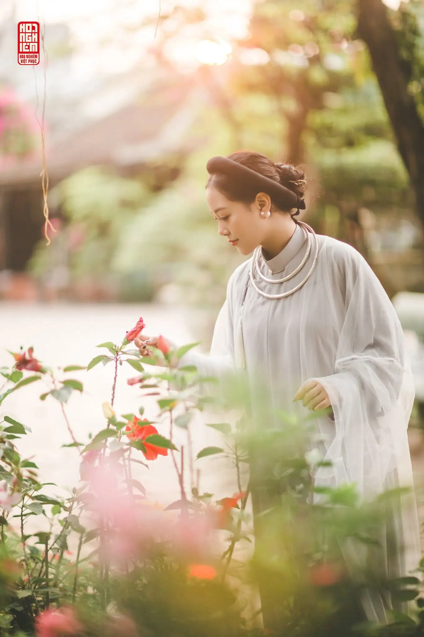 Áo Tấc màu ghi bạc khoác voan trắng thanh nhã