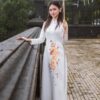 Áo dài trắng thêu phượng - Trải nghiệm mùa mưa xứ Huế