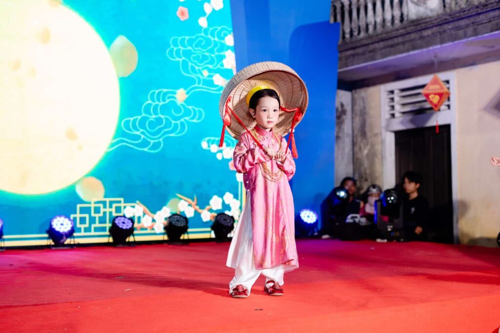 Heritage Kids Fashion Show "Ngày Xửa Ngày Xưa" là hành trình đưa mọi người trở về với miền ký ức tuổi thơ