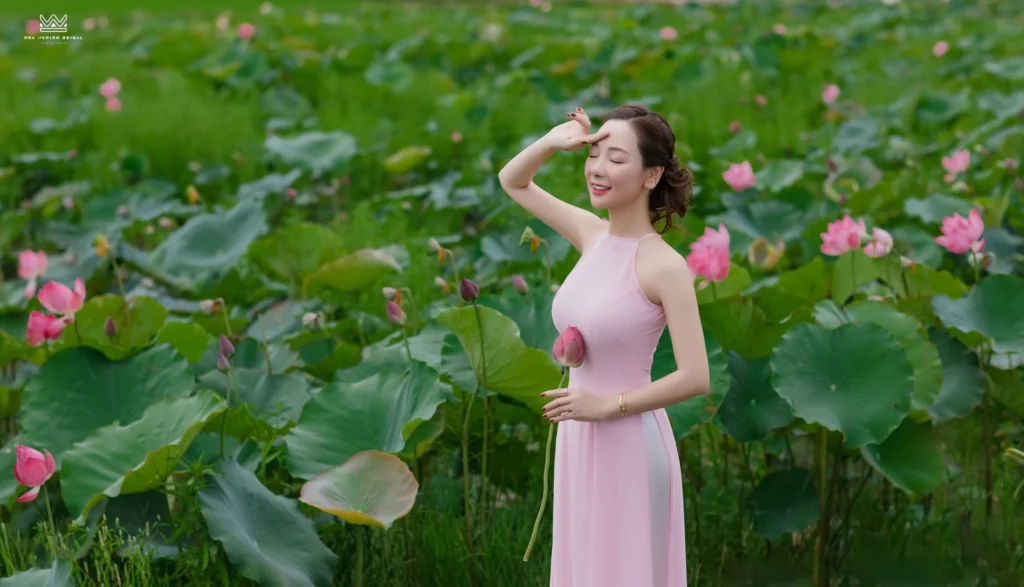 Du lịch kết hợp trải nghiệm chụp ảnh nghệ thuật tại hồ sen ở Huế