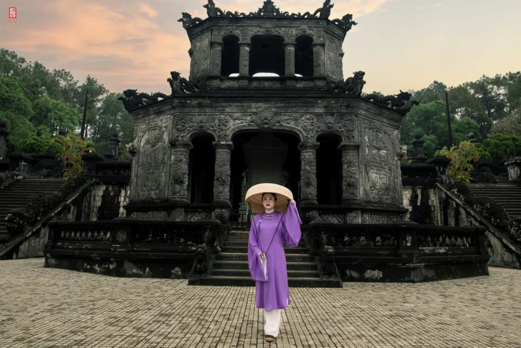 Lăng Khải Định được yêu thích trong các chuyến Photo Tour Huế bởi kiến trúc huyền bí