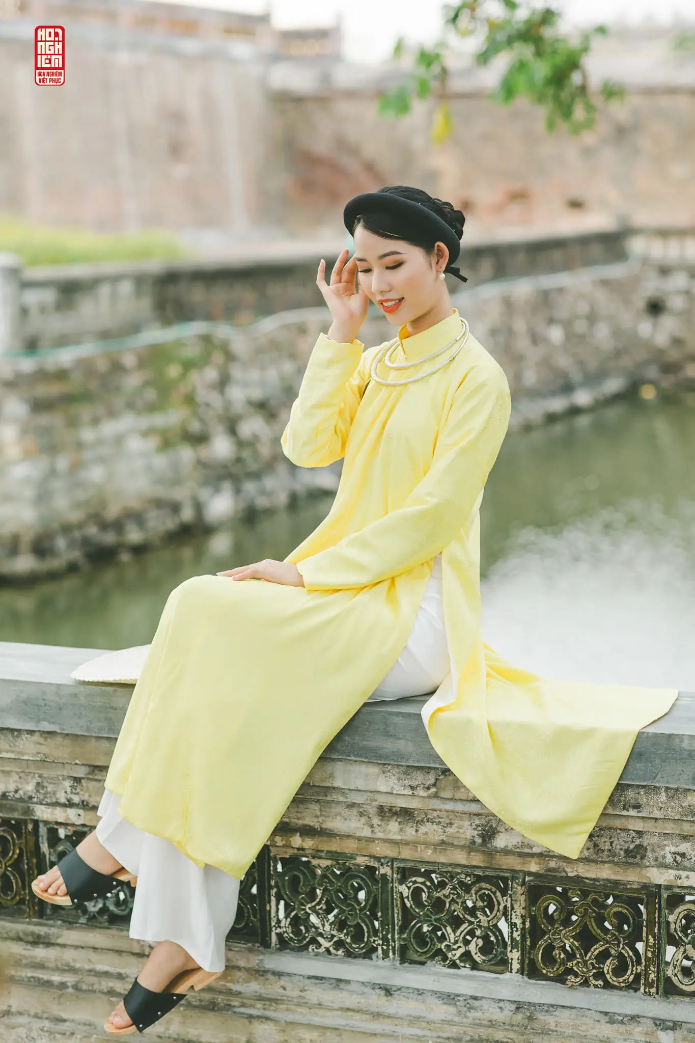 Việt phục nữ vàng nhạt - Thanh Xuân
