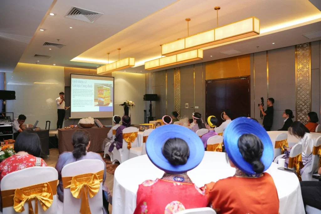 Hoa Nghiêm Việt Phục đồng hành cùng Workshop Gối Tựa Cung Đình với chủ đề Đường Kim Mũi Chỉ