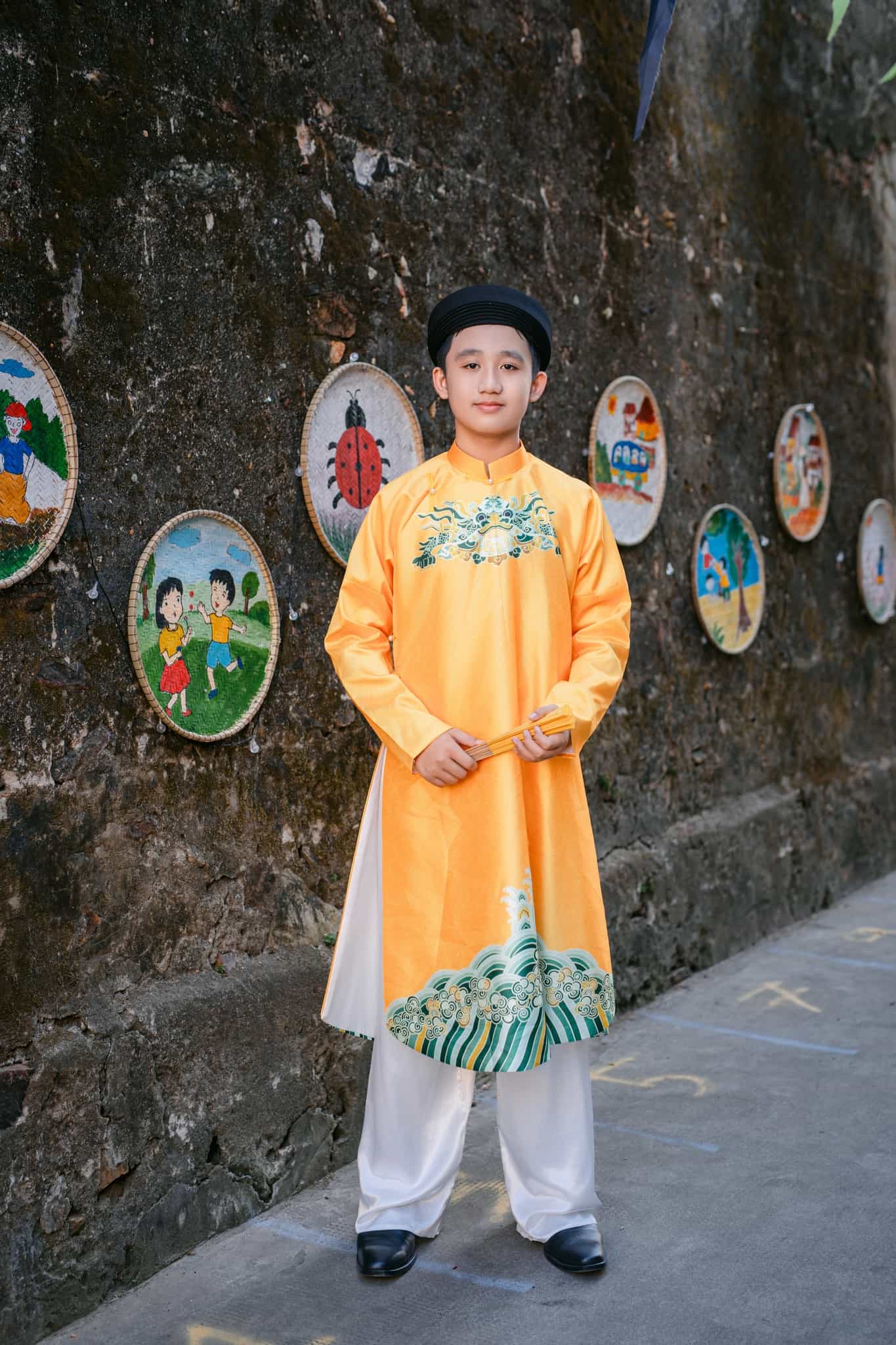 Áo Ngũ Thân trẻ em gấm vàng hoàng gia họa tiết mặt hổ phù kết hợp tam sơn thủy ba