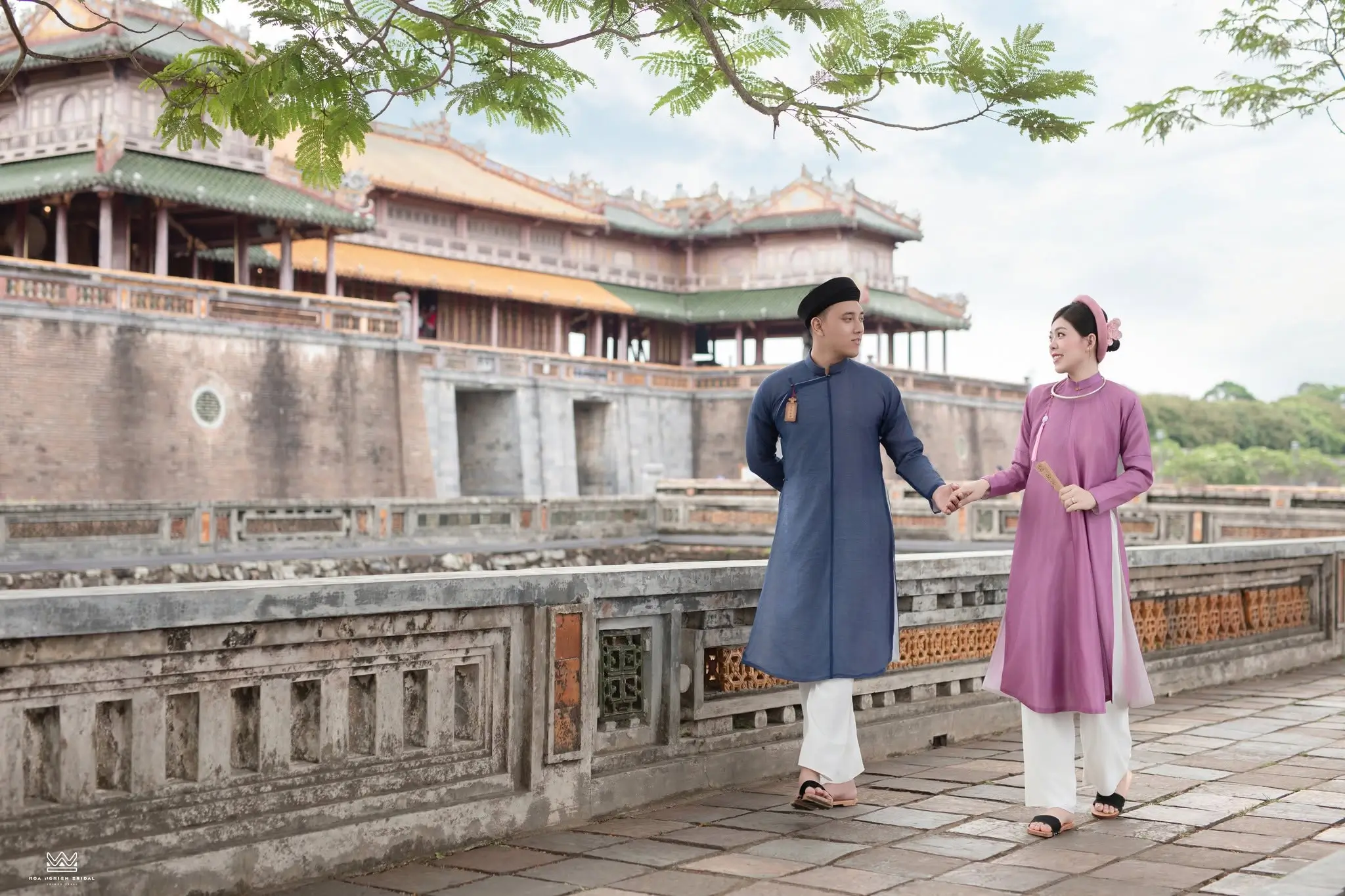 Lam Hồng Tương Hòa - Việt phục đôi Áo Ngũ Thân xanh lam & hồng tím dệt chìm (2)