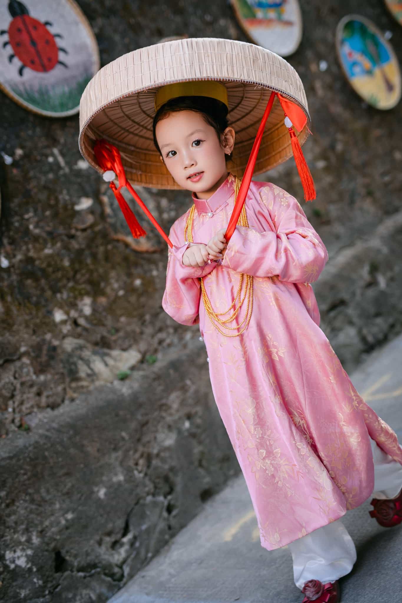 Việt phục trẻ em - Áo Ngũ Thân hồng phấn gấm hoa ánh kim dệt chìm (3)