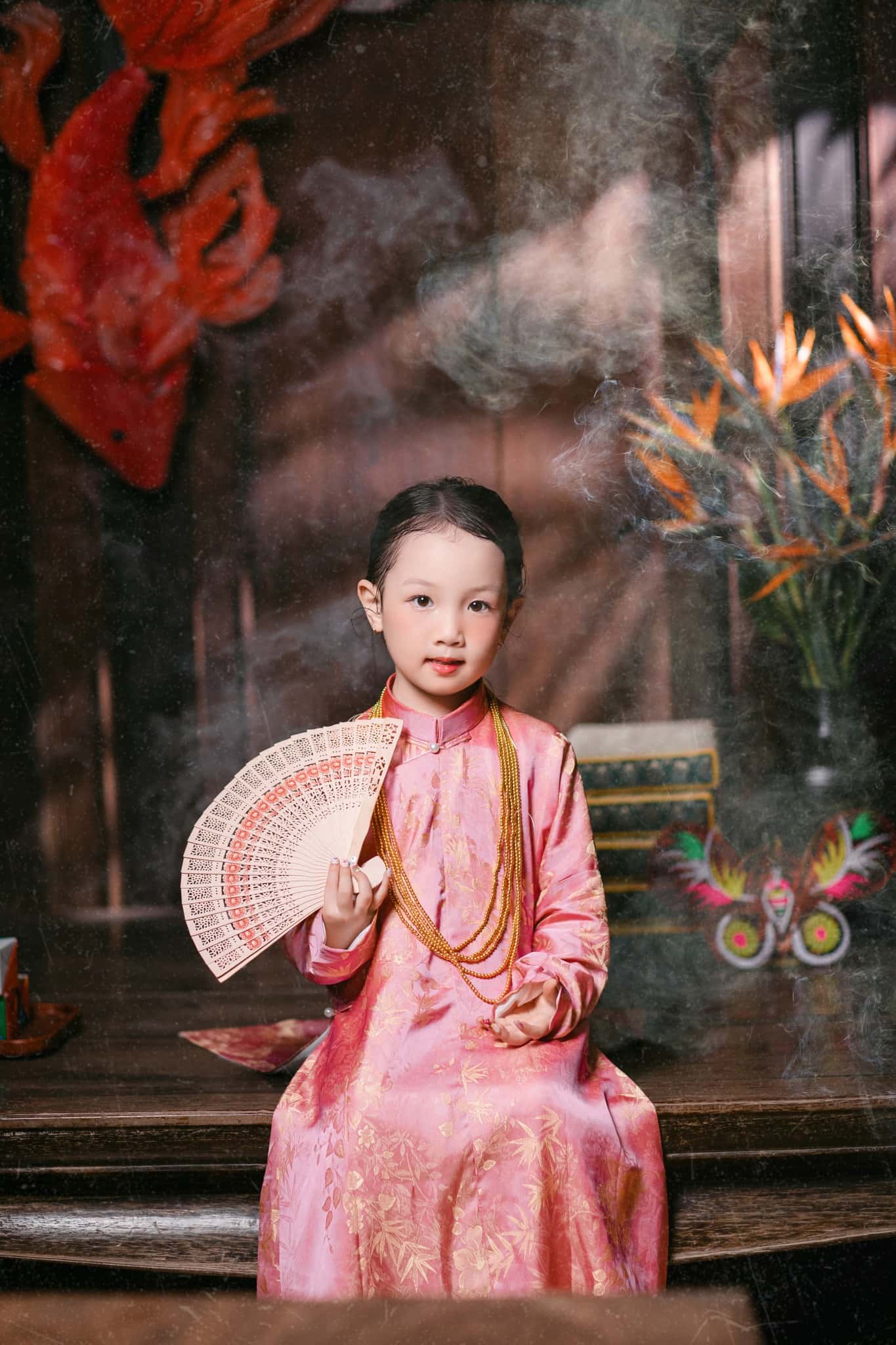 Việt phục trẻ em - Áo Ngũ Thân hồng phấn gấm hoa ánh kim dệt chìm Việt phục trẻ em - Áo Ngũ Thân hồng phấn gấm hoa ánh kim dệt chìm