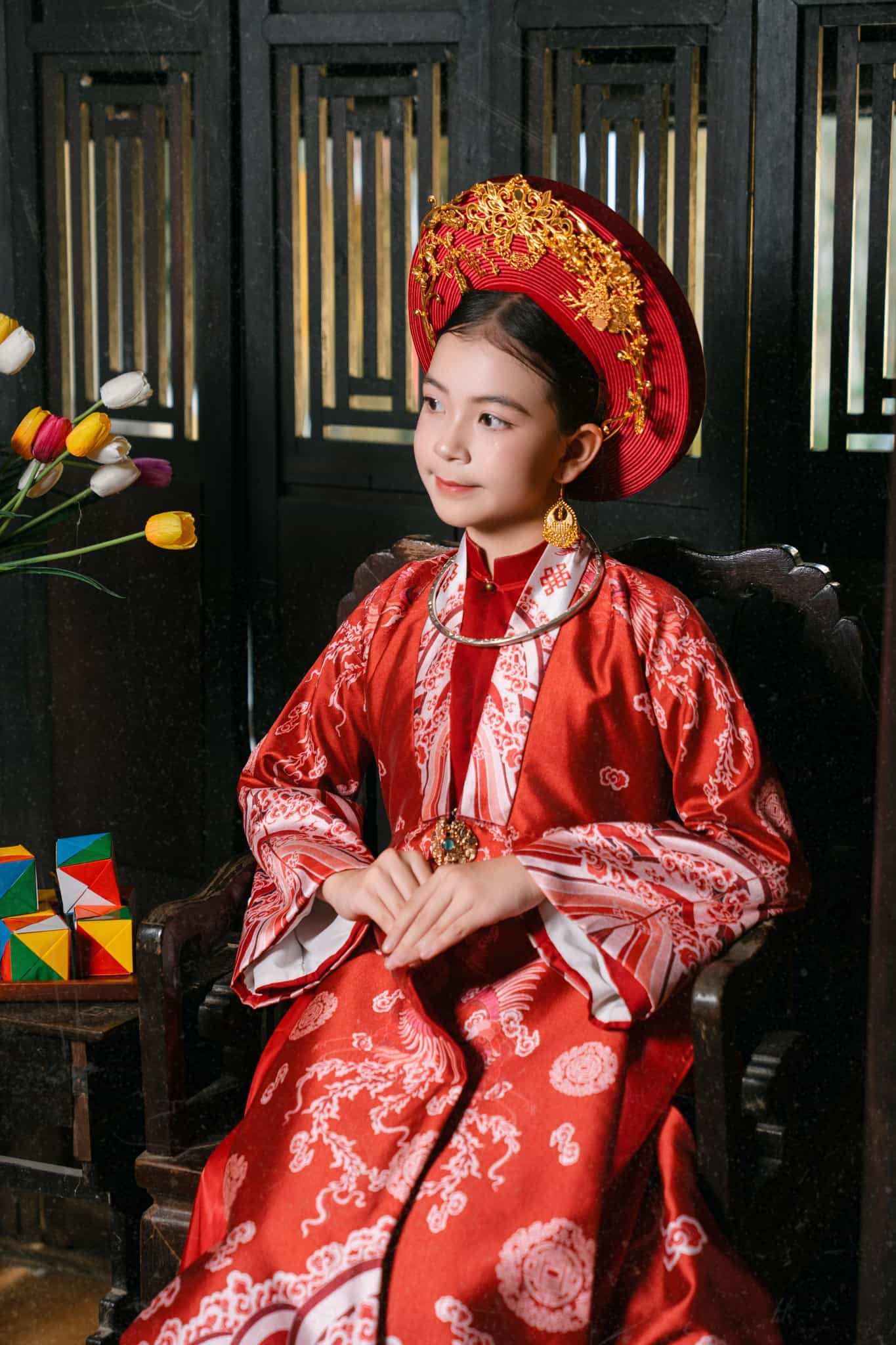 Việt phục trẻ em cách tân - Nhật Bình đỏ son gấm họa tiết cung đình Huế (2)
